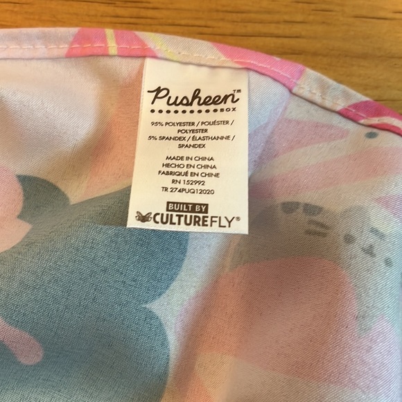 Pusheen mini wall tapestry - Picture 4 of 5